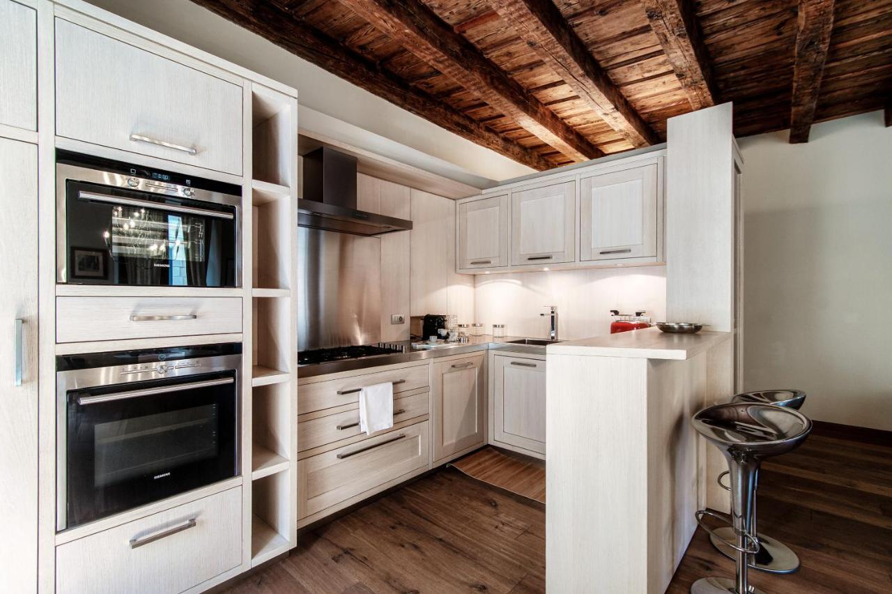 First - By Myhomeincomo Appartement